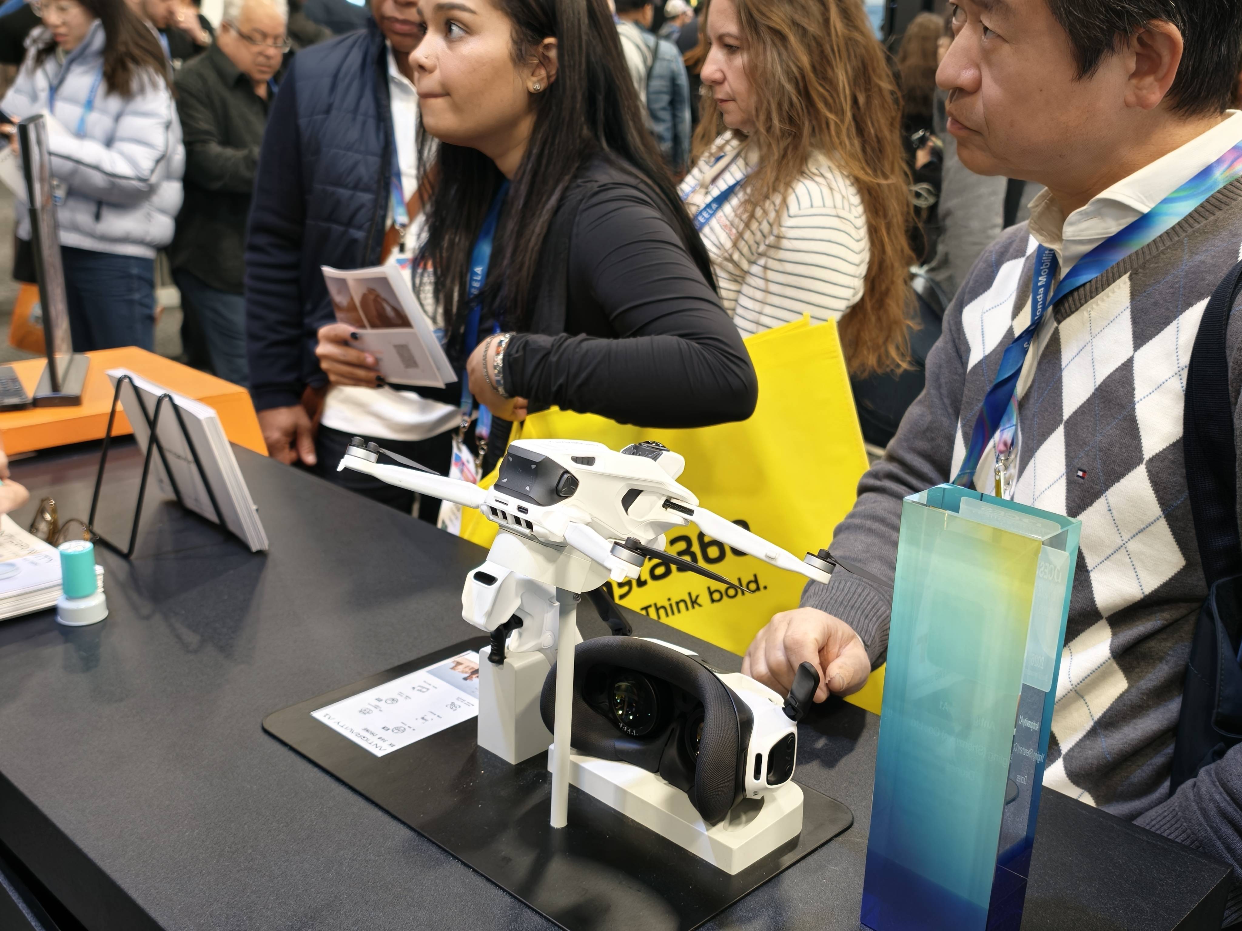 尊龙凯时官方网分体、全景、机械臂！六大玩家CES交卷：影像赛道打法变了(图7)